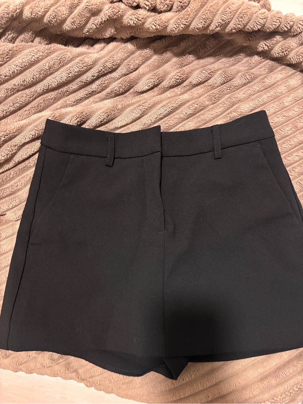 Dynamite Black Women's Tailored High-Rise Shorts